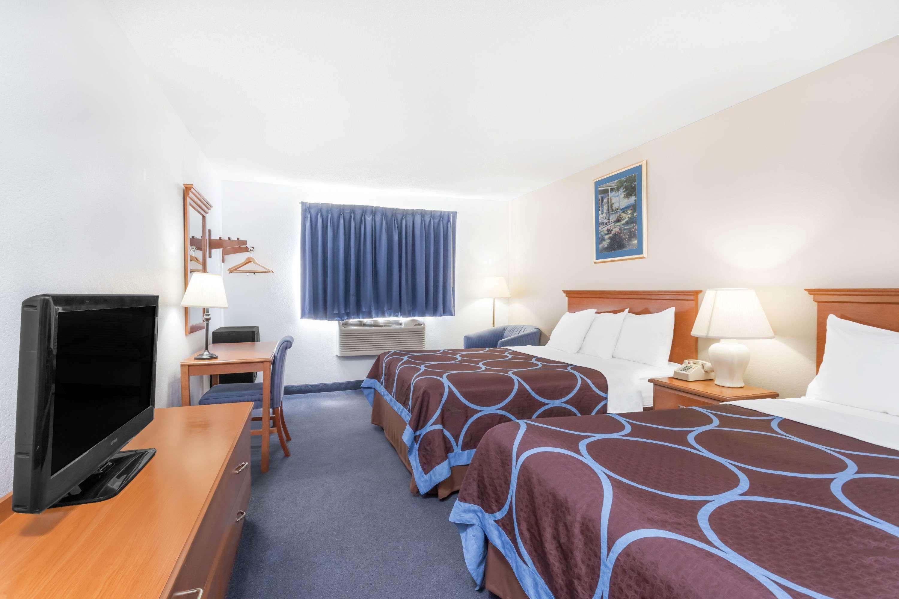 Super 8 By Wyndham Montgomery Maybrook Exterior photo